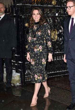 Kate Middleton kwiatowy strój