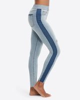 Obcisłe jeansy skinny z bocznym paskiem